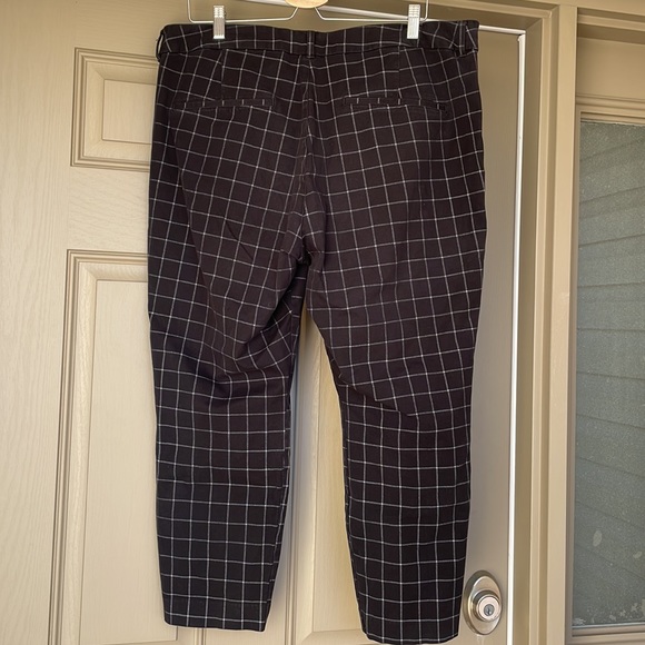 OLD NAVY High Waisted Pixie Pants in Windowpane Print with Secret Slim Pockets - Picture 4 of 11